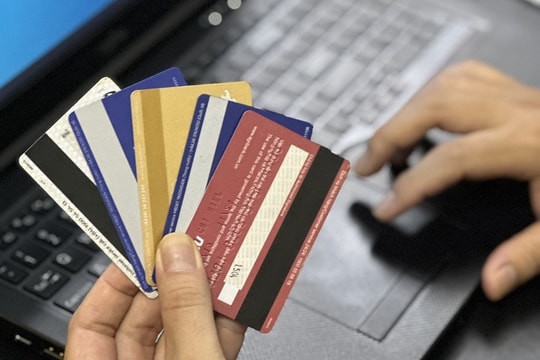 Từ hôm nay 1/12, nhiều ngân hàng thu phí quản lý với tài khoản có số dư dưới 500.000 đồng/tháng