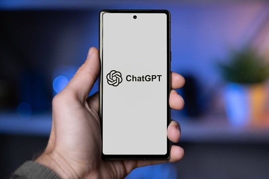 Vì sao ChatGPT không thể xem giờ cho người dùng?