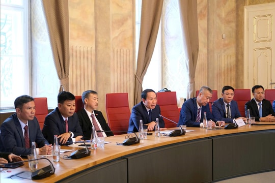 Bí thư Thành uỷ Hải Phòng Lê Tiến Châu làm việc với lãnh đạo thành phố Brno