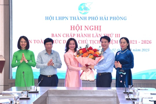 Đồng chí Trần Thu Hương giữ chức Chủ tịch Hội Liên hiệp Phụ nữ thành phố Hải Phòng
