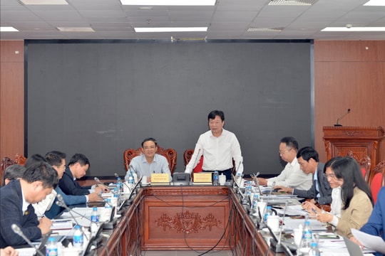 Thẩm tra các dự thảo nghị quyết, quy định liên quan người có công, thu hút nhân tài