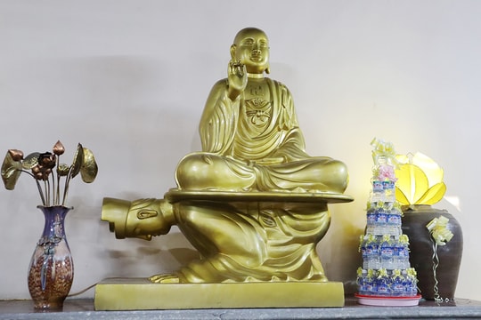 Bức tượng 'Vua sám hối'