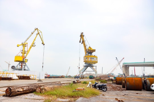Cảng Hải Phòng bàn giao toàn bộ bến bãi phục vụ thi công cầu Nguyễn Trãi