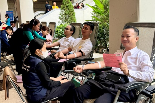 Ngày hội hiến máu 'Giọt hồng yêu thương' thu hút hơn 1 nghìn người tham gia