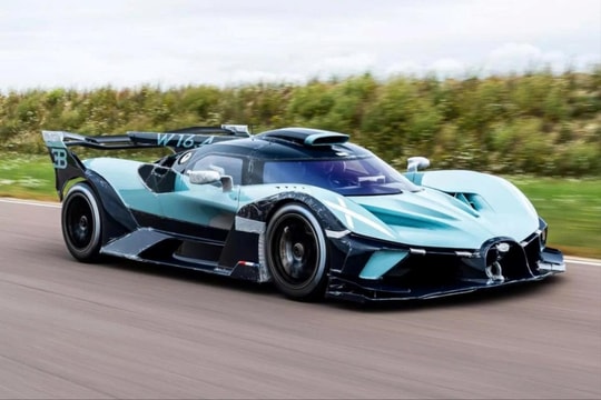 Ngắm 'siêu phẩm' Bugatti Bolide cuối cùng vừa xuất xưởng