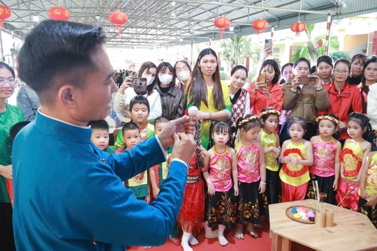 Gieo tình yêu văn hóa cho trẻ qua trải nghiệm làng nghề