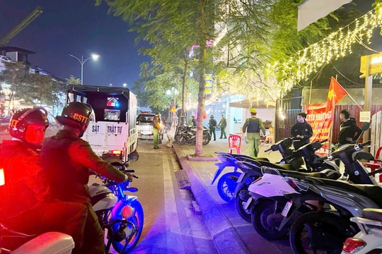 Nam thanh niên đâm xe máy vào chốt kiểm tra nồng độ cồn