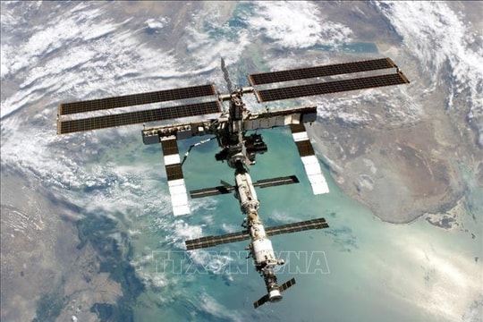 Tàu vũ trụ Soyuz MS-27 cùng phi hành đoàn quốc tế hạ cánh an toàn xuống Trái Đất