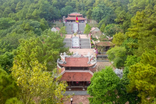 Thăm mộ thầy Chu Văn An