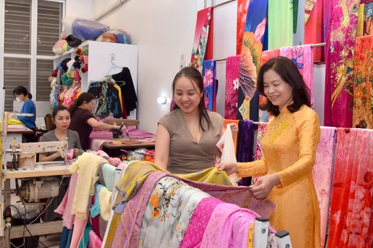 Hồn nghề trong tà áo quê hương