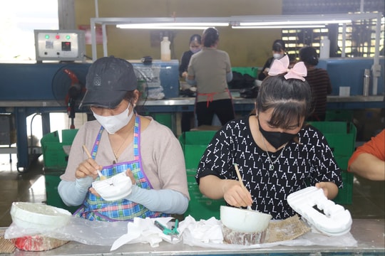 Làng nghề giày da Hoàng Diệu vào vụ Tết