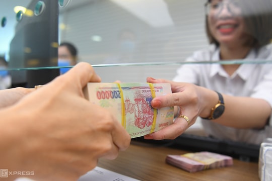 Nhiều ngân hàng nâng mức lãi suất kỳ hạn ngắn lên kịch trần