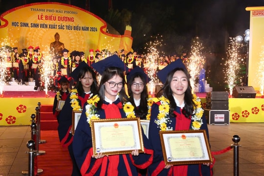 Hai Phong rewards high-achieving students up to 500 million VND