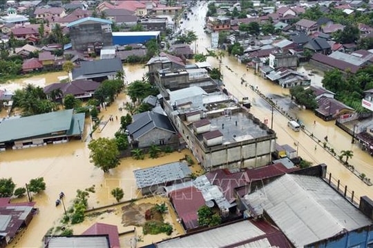 Indonesia chật vật triển khai các nỗ lực cứu trợ người dân bị ảnh hưởng bởi lũ lụt