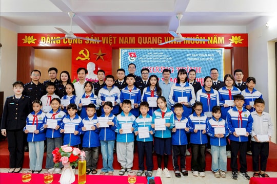 Tuổi trẻ Hải quan cửa khẩu Cảng Hải Phòng 'Chung tay trao yêu thương'