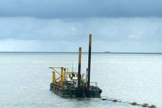 Khơi thông luồng tàu vào cảng biển Hải Phòng