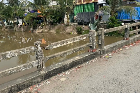 Lan can cầu Chè, xã Tiên Lãng hư hỏng