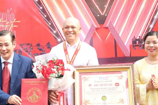 Ấn tượng sách ảnh '80 năm - Một Việt Nam vững tin'