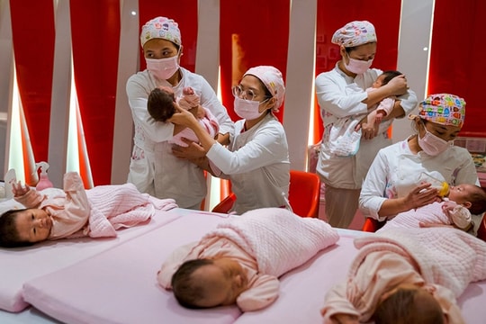 Trung Quốc trả toàn bộ chi phí sinh con để ngăn khủng hoảng dân số