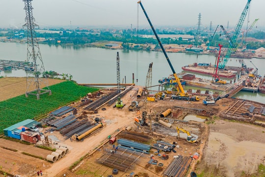 Sôi động thi công cầu vượt sông Thái Bình nối phường Tân Hưng - phường Nam Đồng