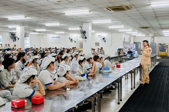 Bảo đảm an toàn giao thông cho công nhân