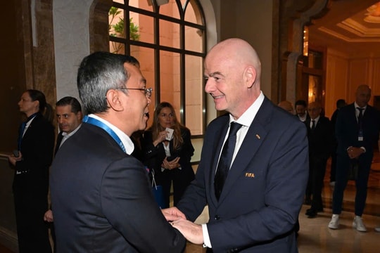 Chủ tịch FIFA chúc mừng bóng đá Việt Nam vào chung kết SEA Games 2025