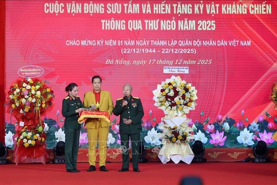 Hiến tặng hơn 200 kỷ vật kháng chiến cho Bảo tàng Quân khu 5