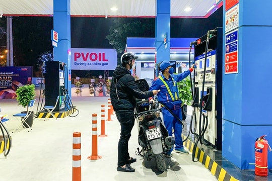 Giá xăng dầu tiếp tục giảm
