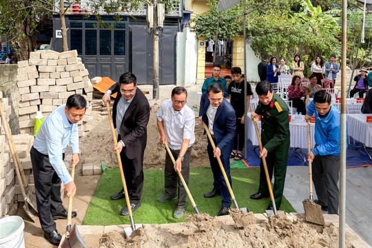 Trao nhà nhân ái cho thanh niên nhập ngũ hoàn cảnh khó khăn ở An Phong