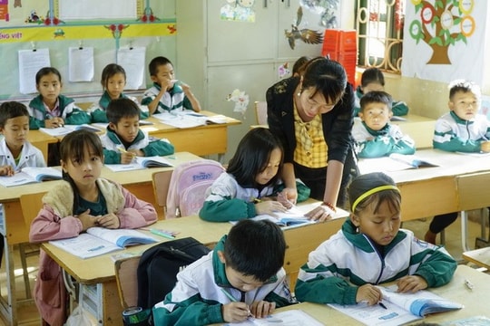 Ưu tiên các chương trình dạy tiếng Lào, Campuchia tại các xã biên giới