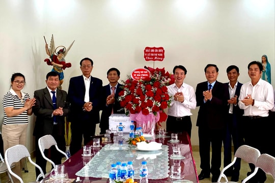 Chúc mừng Giáng sinh an lành tới các chức sắc Công giáo