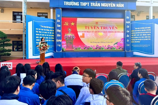 Trang bị kỹ năng hướng dẫn giao thông cho thanh niên tình nguyện