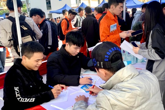 Cuối năm nở rộ việc làm thời vụ