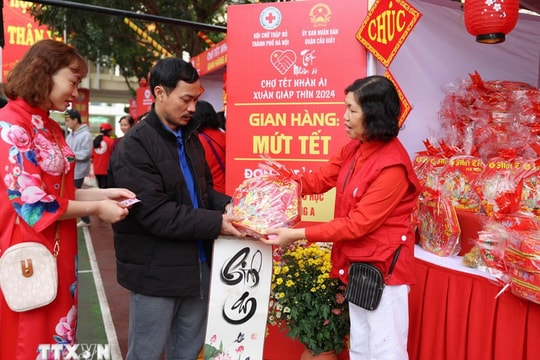 Phấn đấu hỗ trợ 1,5 triệu phần quà ' Tết Nhân ái' mừng Xuân Bính Ngọ