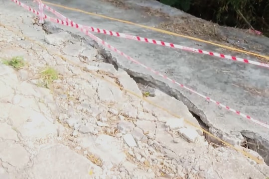 Phú Thọ công bố tình huống khẩn cấp do sạt lở, nứt đê Cà Lồ - Nam Viêm