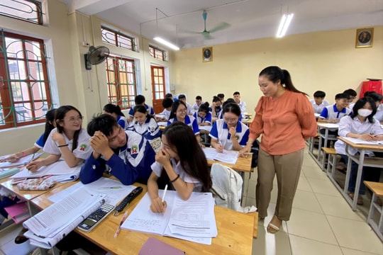 Giải bài toán trường lớp THPT khi số lượng học sinh lớp 9 tăng