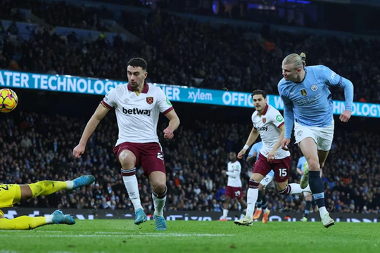 Haaland lập cú đúp, Man City đại thắng trên sân nhà Etihad