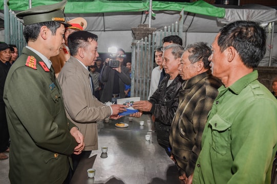 Lãnh đạo thành phố Hải Phòng thăm hỏi nạn nhân vụ tai nạn liên hoàn trên quốc lộ 5