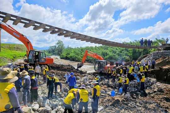 Nguy cơ gây thảm họa nếu đá lăn, rơi và sụt trượt xuống đường sắt