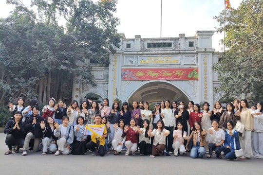 Sinh viên Trường đại học Hải Dương trải nghiệm chương trình 'Một ngày văn hóa - Sinh viên về nguồn'