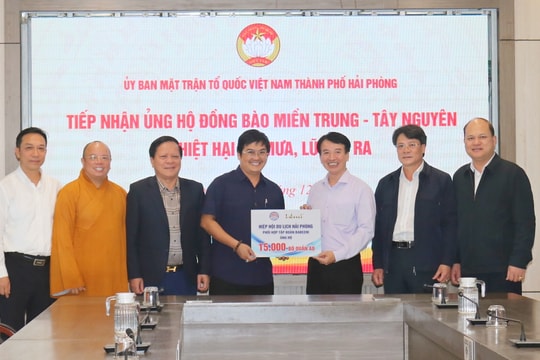 560 triệu đồng và 15.000 bộ quần áo ủng hộ đồng bào Đắk Lắk