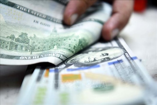 Giá USD và NDT tăng, giảm trái chiều