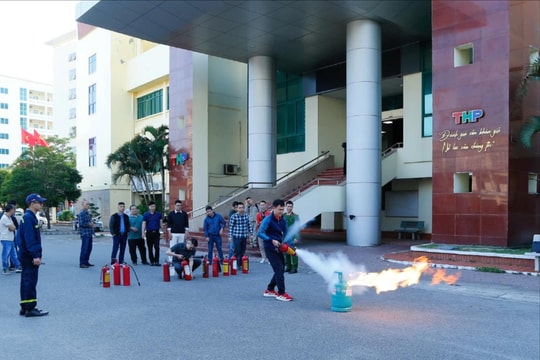 Báo và phát thanh, truyền hình Hải Phòng thực tập chữa cháy