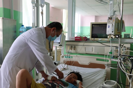 Điều tra vụ gần 100 người ngộ độc sau ăn bánh mỳ ở TP. Hồ Chí Minh