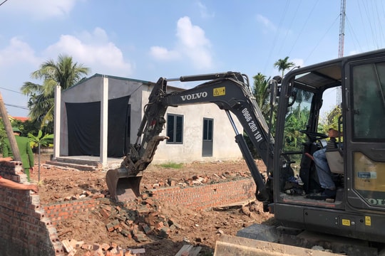 Xã Hà Đông tháo dỡ 2 công trình xây dựng nhà ở kiên cố trên đất nông nghiệp