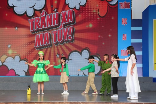 Học sinh tiểu học phường Ngô Quyền tìm hiểu kiến thức phòng chống ma túy