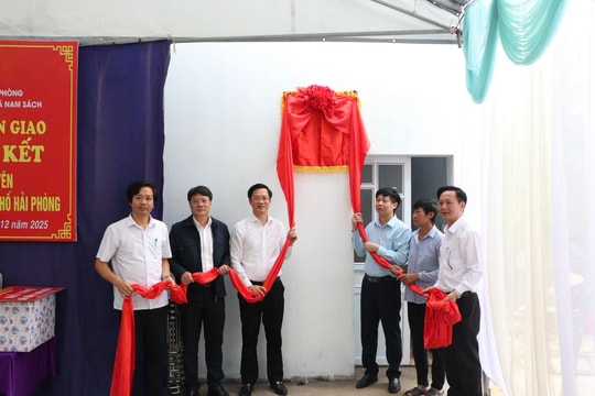Đồng chí Phạm Văn Lập dự khánh thành nhà 'Đại đoàn kết' ở xã Nam Sách