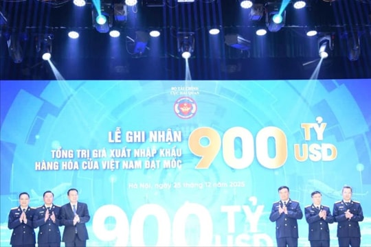 Kim ngạch xuất nhập khẩu của Việt Nam năm 2025 xác lập kỷ lục 900 tỷ USD
