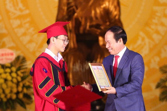 Tôn vinh trí thức trẻ, khích lệ sự nghiệp học tập lâu dài