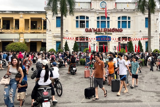 Chạy thêm 6 chuyến tàu khách Hà Nội - Hải Phòng dịp nghỉ lễ 30/4 - 1/5
